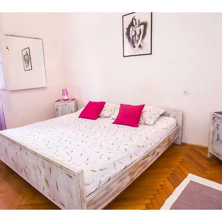 Liatris Apartment